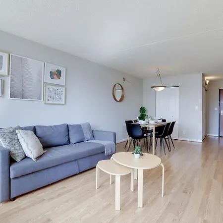 Spacious And Minimalist Apartment On Pentagon City